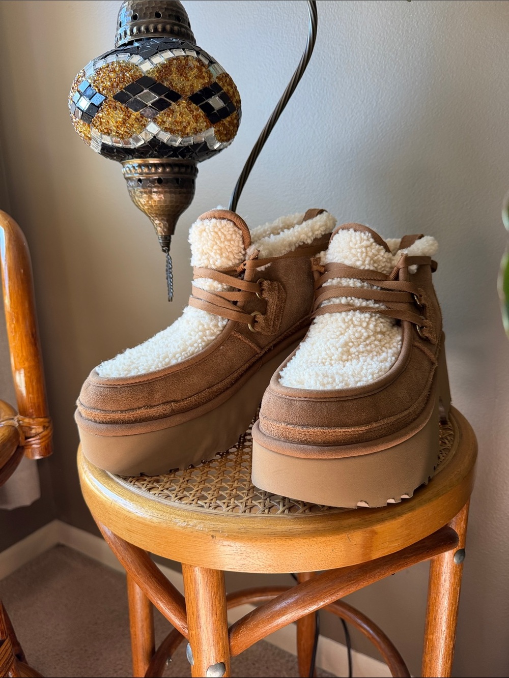 UNWORN UGG Classic New Heights Chestnut Brown Platform Shearling Lace-Up Boots
